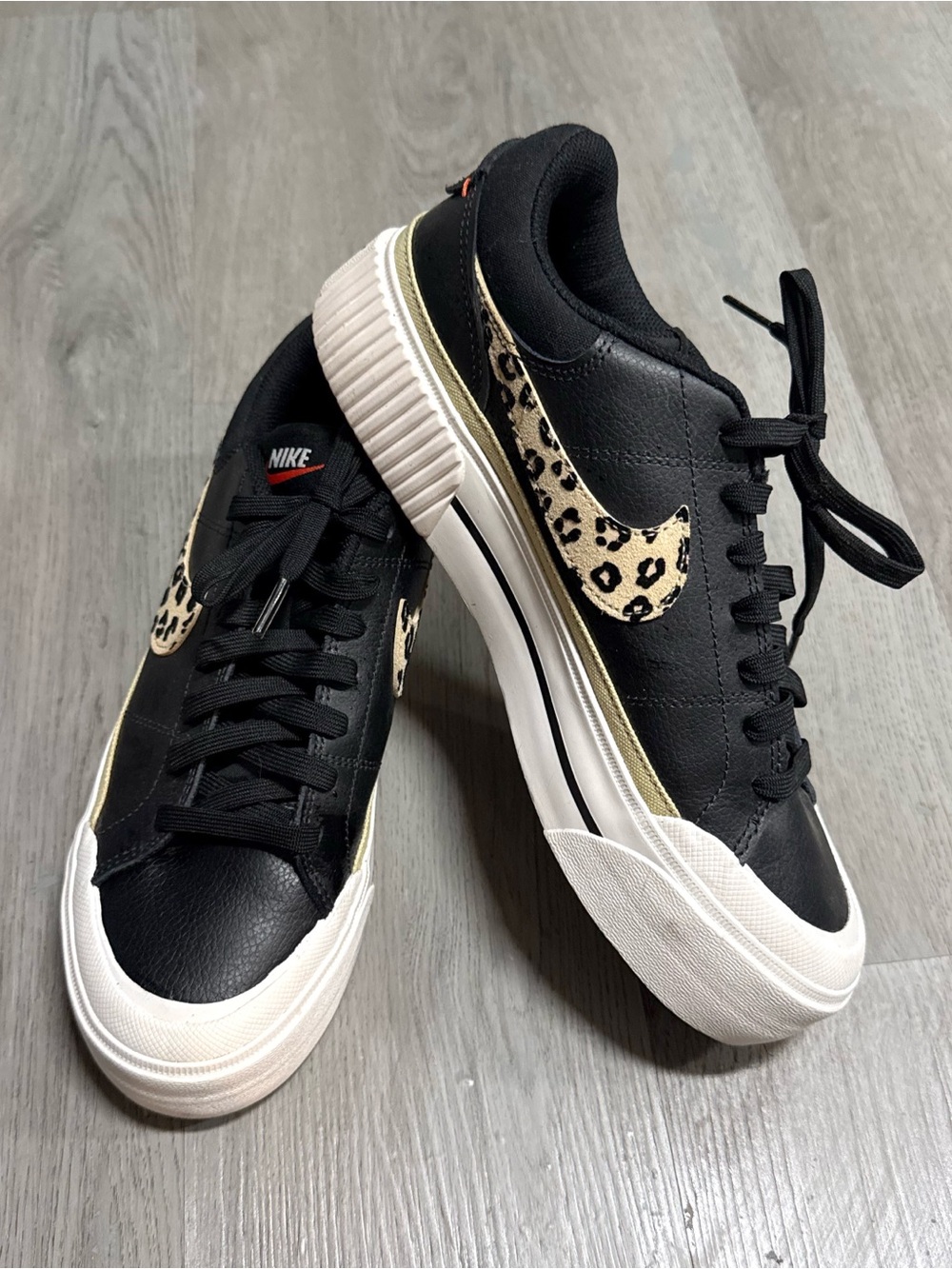 •NIKE• COURT LEGACY LIFT SNEAKERS